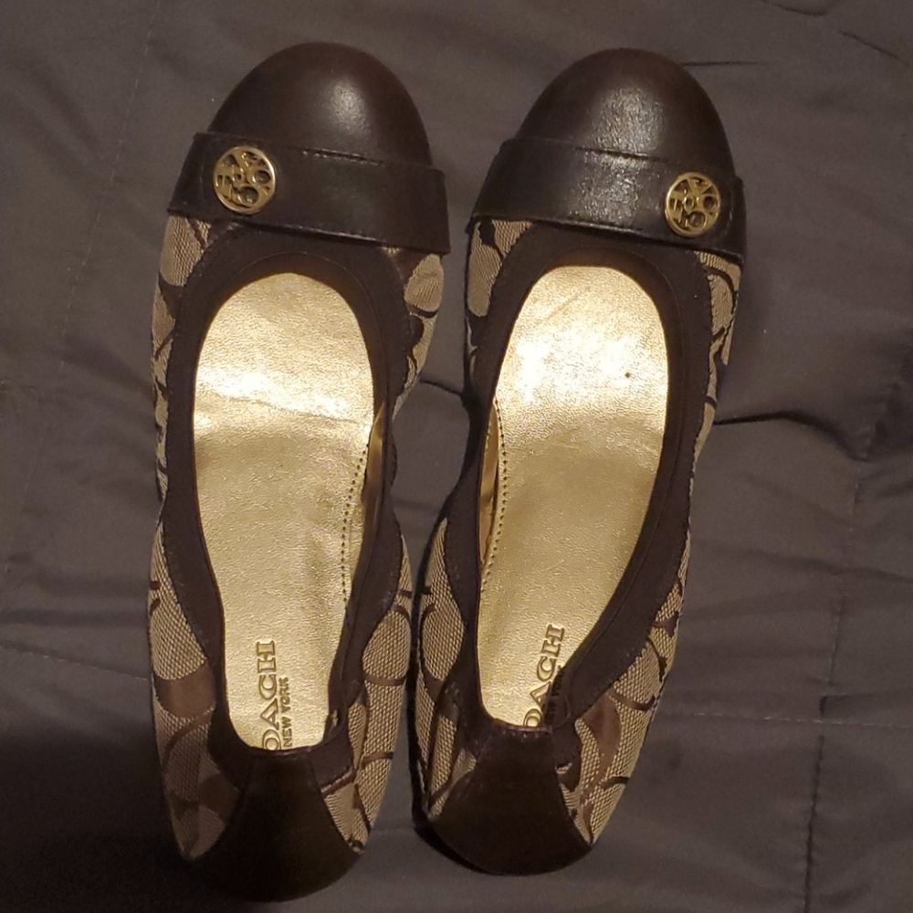 Coach flats